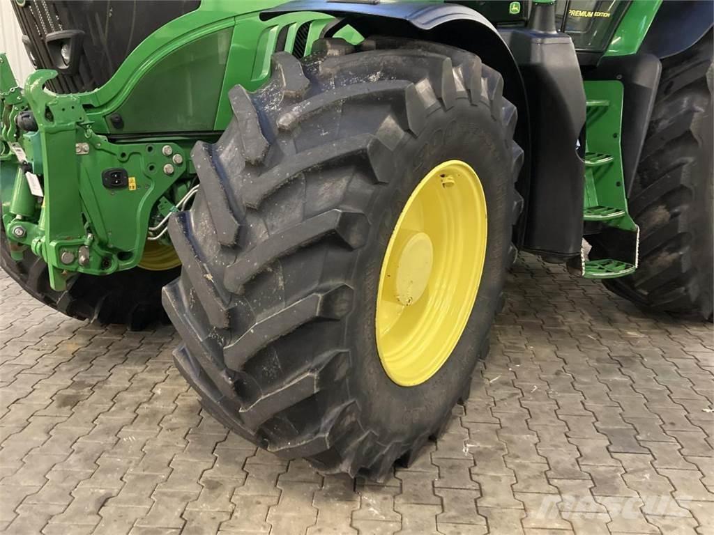 John Deere 6215R Traktörler