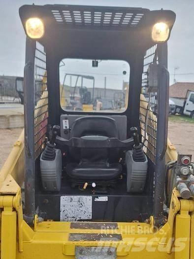 Komatsu SK815 Mini yükleyiciler