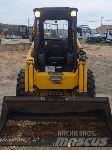 Komatsu SK815 Mini yükleyiciler