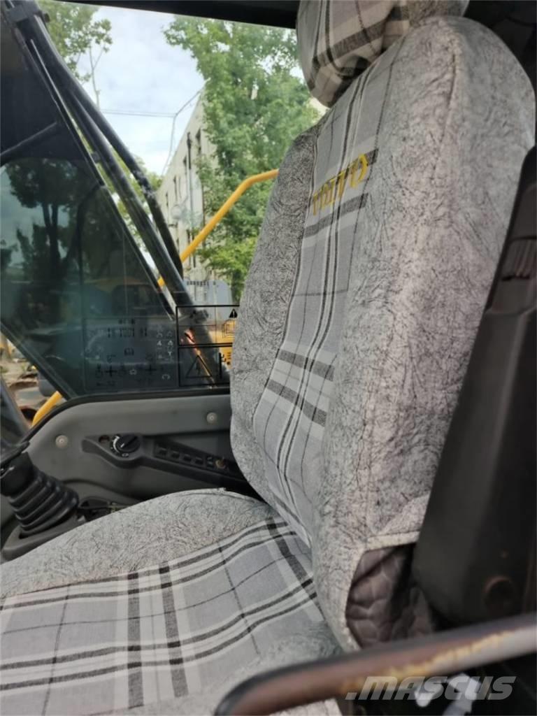 Volvo EC 140 B LC Paletli ekskavatörler