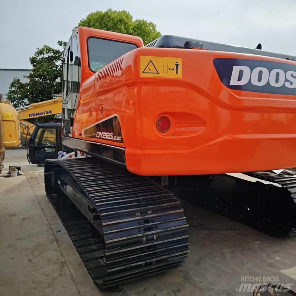 Doosan DX 225 Paletli ekskavatörler