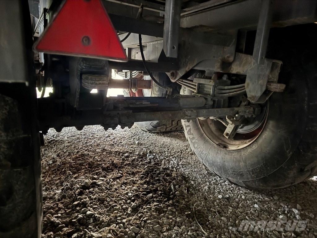 CLAAS Quantum 5800 P Kendi yükler römorklar