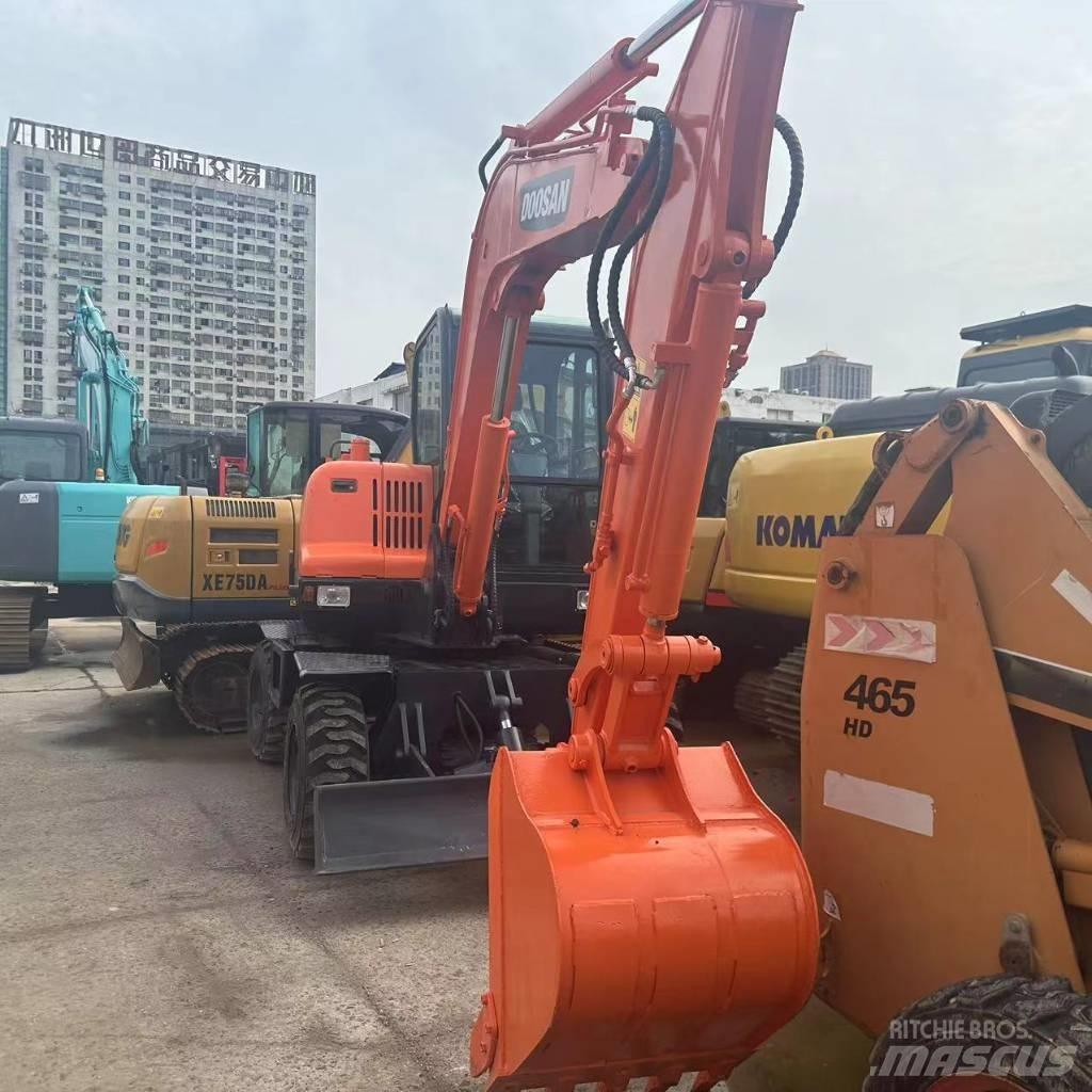 Doosan DX60W Lastik tekerli ekskavatörler