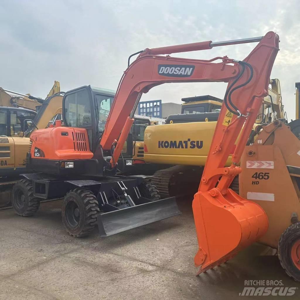 Doosan DX60W Lastik tekerli ekskavatörler