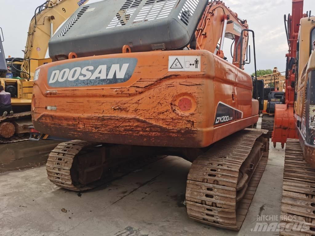 Doosan DX 300 LC Paletli ekskavatörler