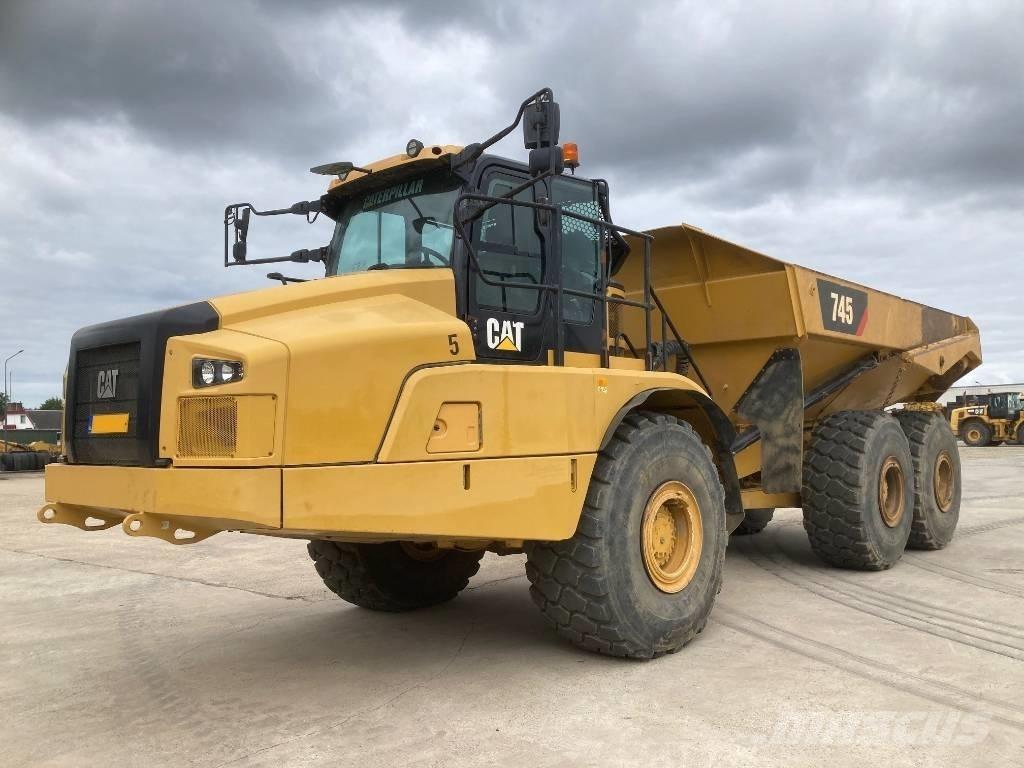 CAT 745 Belden kirma kaya kamyonu