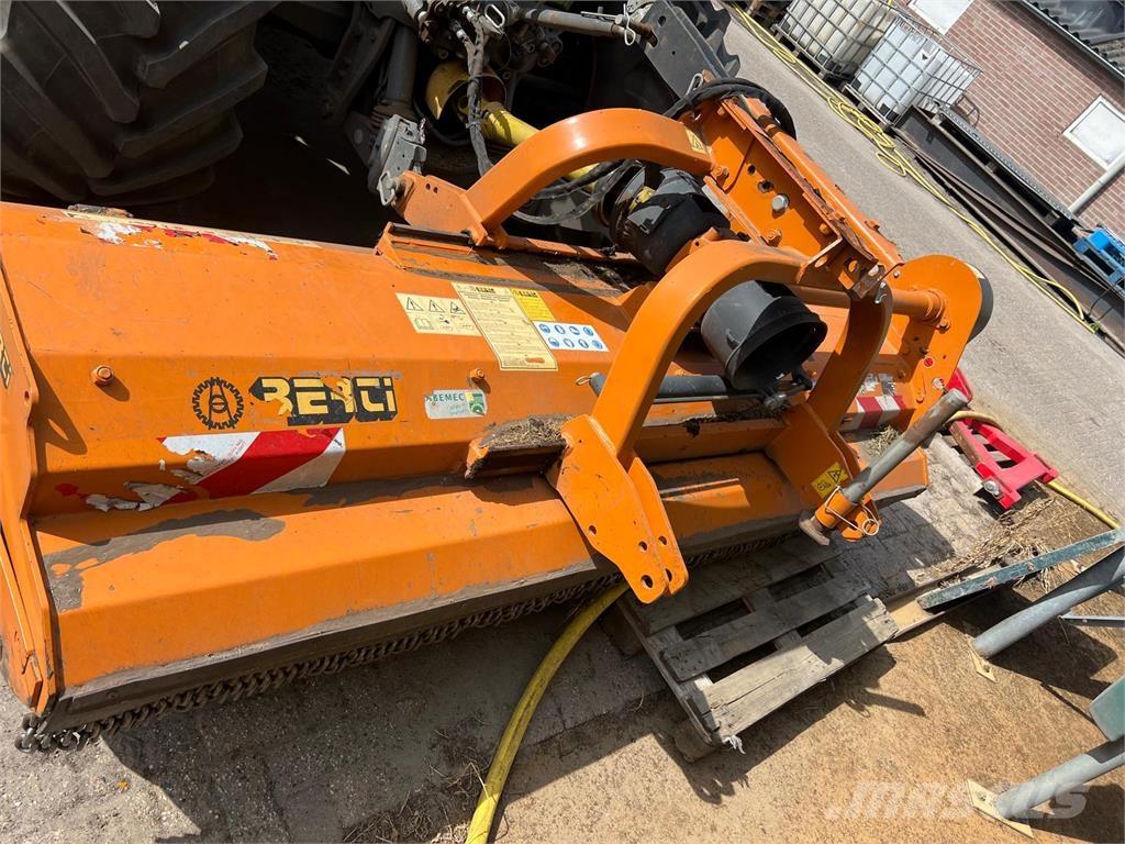 Berti Dual 280 Pürüzlü arazi, kırpma ve çevresel çim biçme makineleri