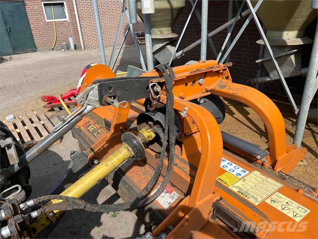 Berti Dual 280 Pürüzlü arazi, kırpma ve çevresel çim biçme makineleri