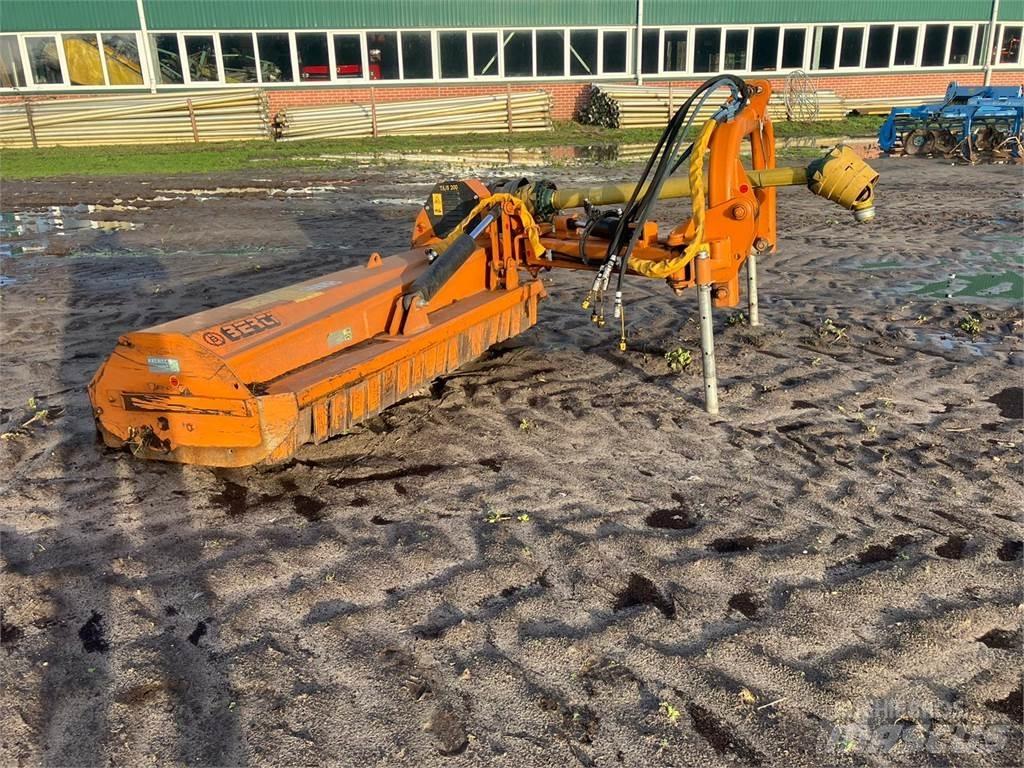 Berti TAS 200 Pürüzlü arazi, kırpma ve çevresel çim biçme makineleri