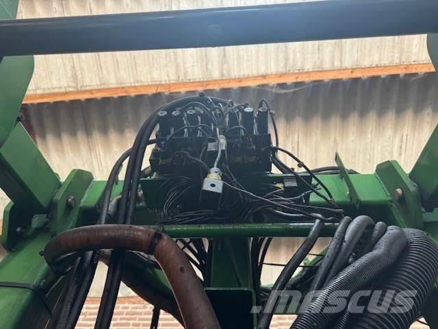 John Deere 832 Kendinden tahrikli pülverizatörler