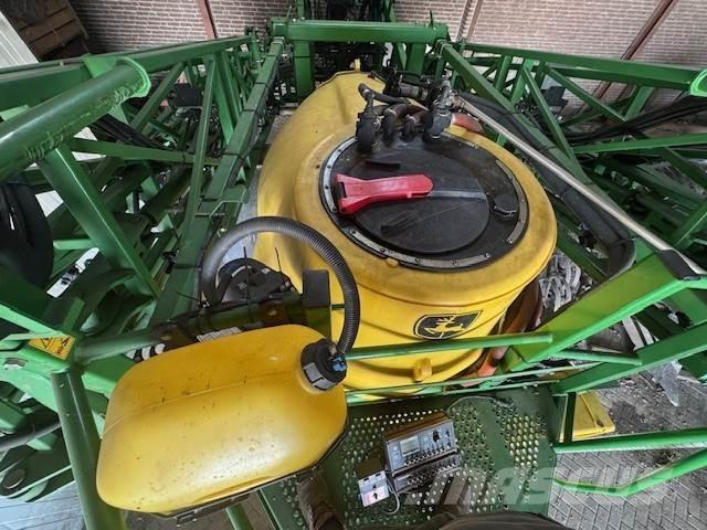 John Deere 832 Kendinden tahrikli pülverizatörler