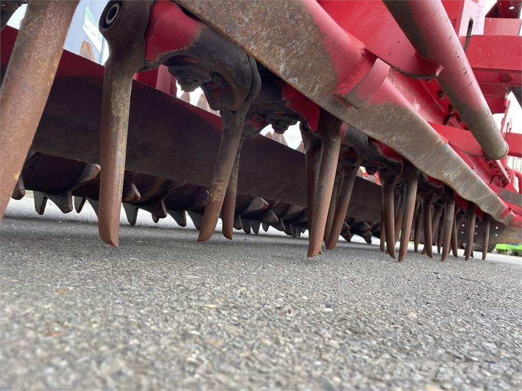 Lely 300-35 Üniversal ekim makinasi