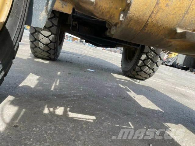 CAT IT 14 G Tekerlekli yükleyiciler