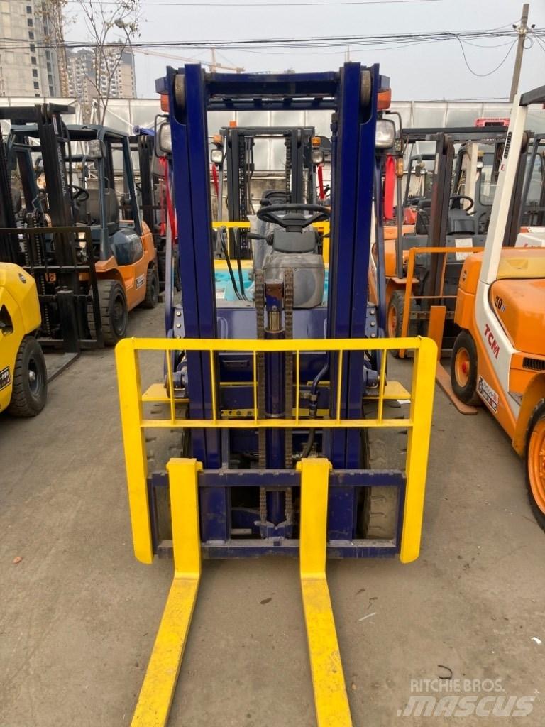 Komatsu FD25 Dizel forkliftler