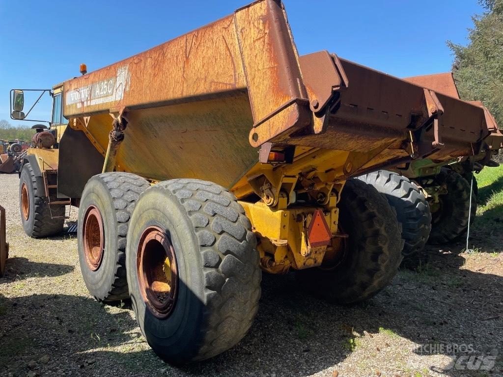 Volvo A25C Belden kirma kaya kamyonu