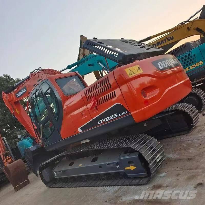Doosan DX 225 LC Paletli ekskavatörler