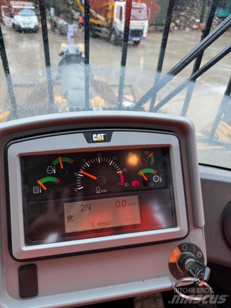 CAT 966 M Tekerlekli yükleyiciler