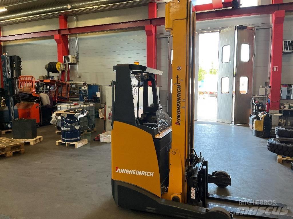 Jungheinrich ETV 216 Reach truck - depo içi istif araçları