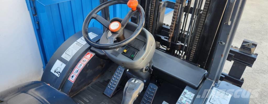 Ausa C 200 H X4 Arazi tipi forklift