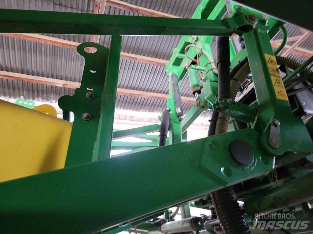 John Deere 732 Çekilir pülverizatörler
