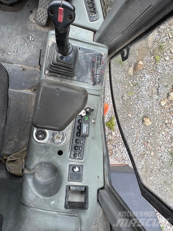 Hitachi LX 290 E Tekerlekli yükleyiciler