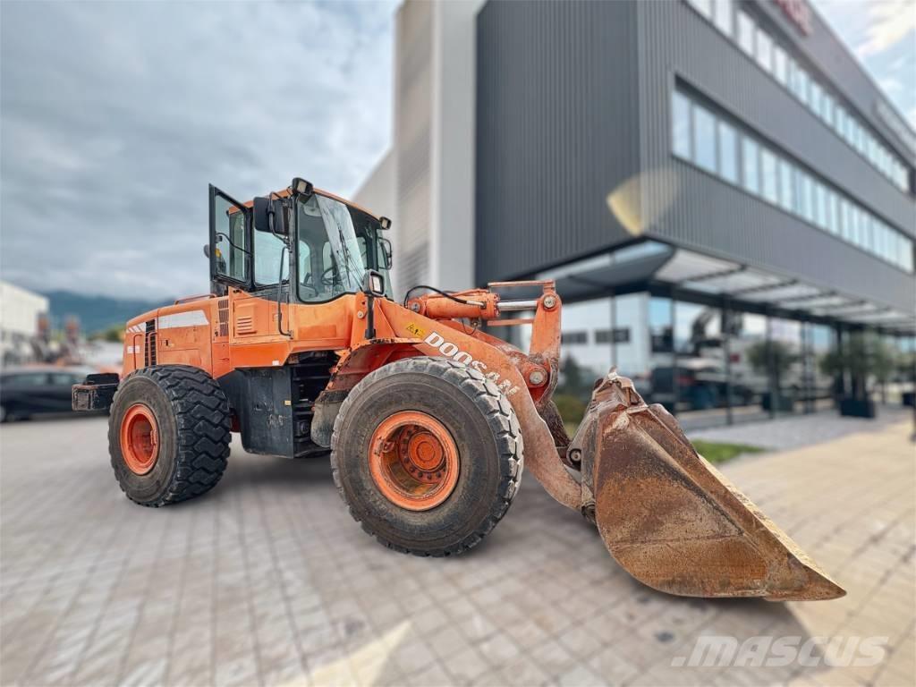 Doosan DL 300 Tekerlekli yükleyiciler