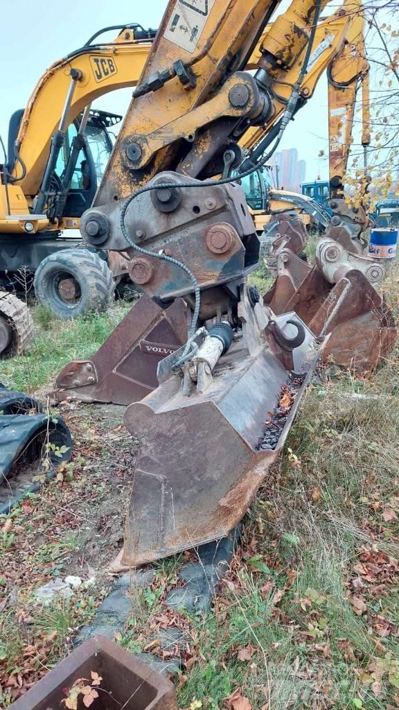 JCB JS 220 LC Paletli ekskavatörler