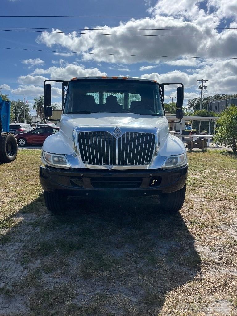 International 4200 Flatbed kamyonlar