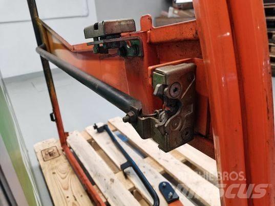 JLG 307 door Kabin