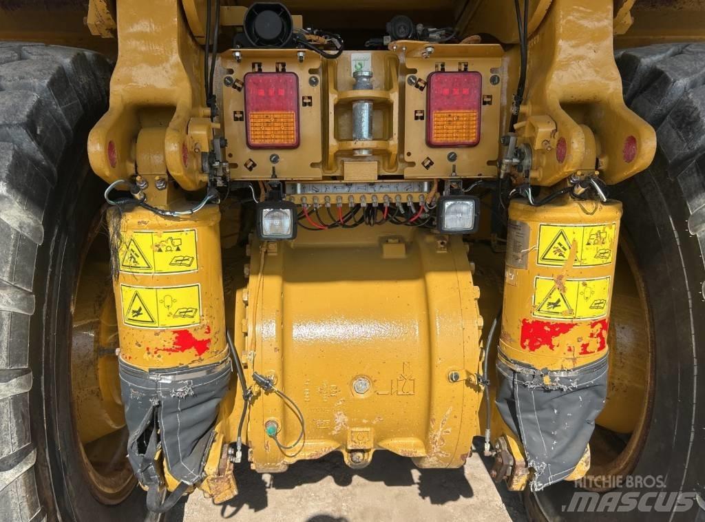 CAT 770 G Belden kirma kaya kamyonu