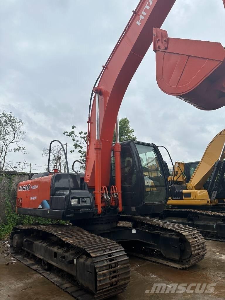 Hitachi ZX 200 Paletli ekskavatörler