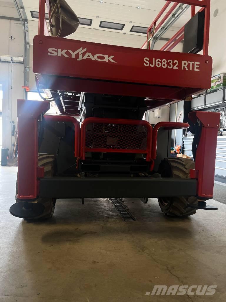 SkyJack SJ 6832 RTE Makasli platformlar