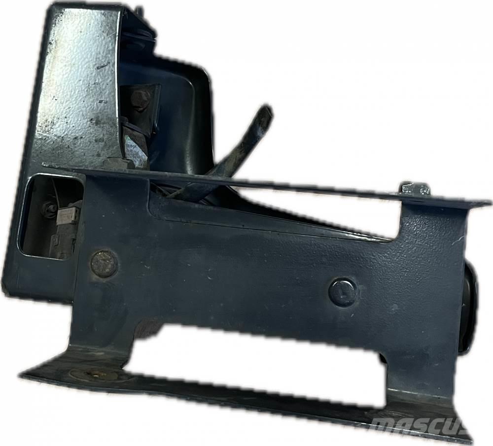 Volvo FL PŘEDNÍ MLHOVKA Diger aksam