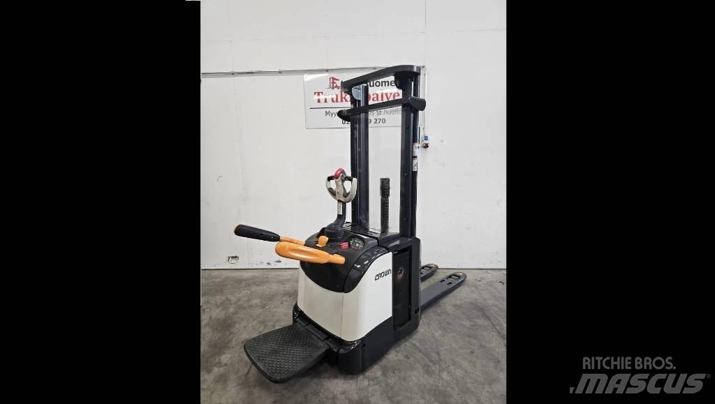 Crown ETi 4000 1.6 Akülü depo ekipmanları