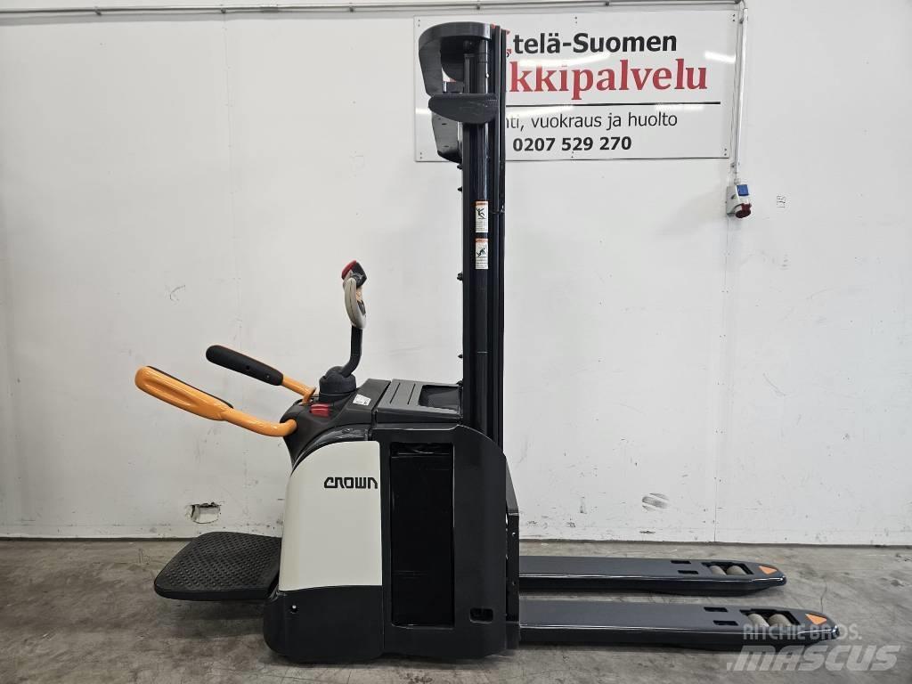 Crown ETi 4000 1.6 Akülü depo ekipmanları