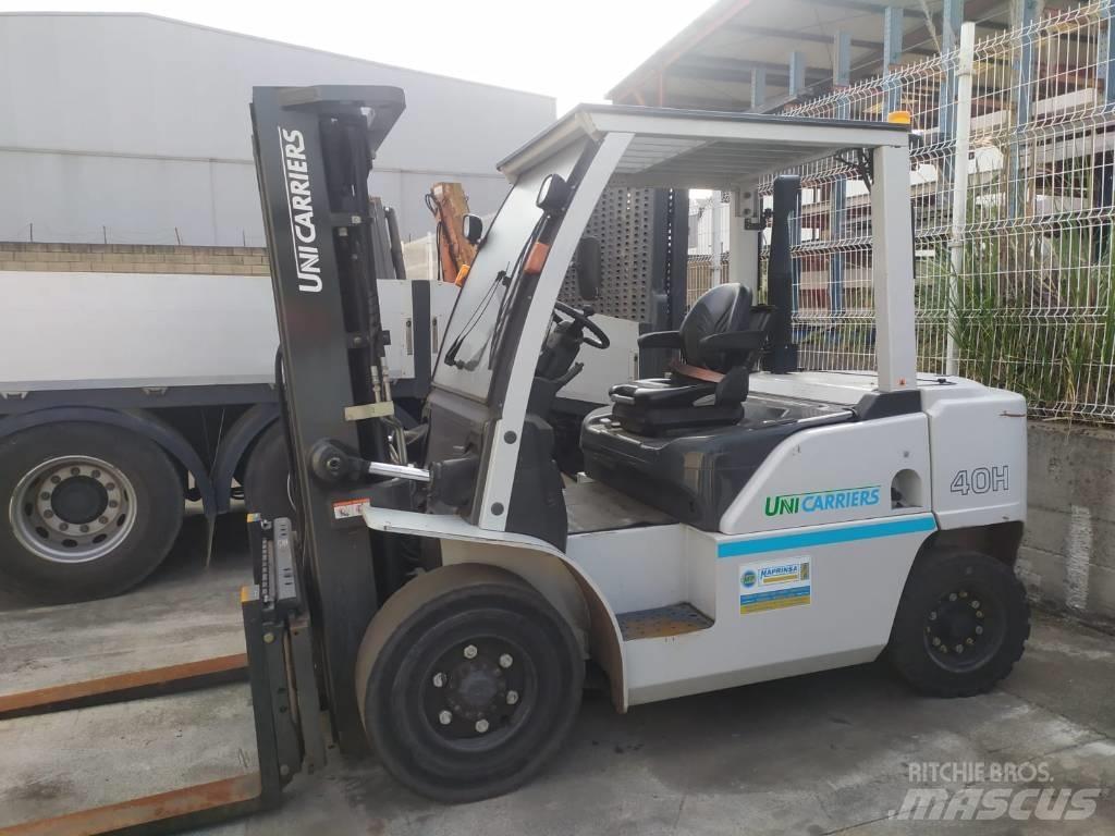 UniCarriers D1F4A40Q Sideloader - dört yönlü forkliftler