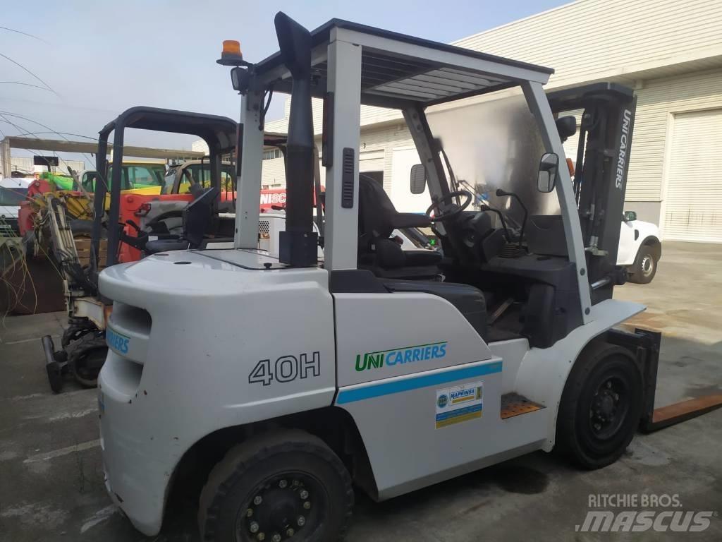UniCarriers D1F4A40Q Sideloader - dört yönlü forkliftler