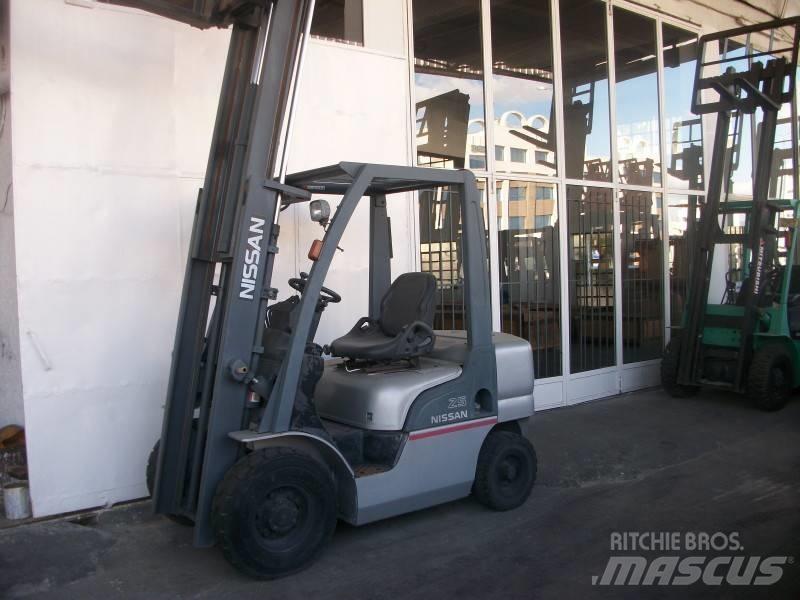 Nissan PL02A25 LPG'li forkliftler