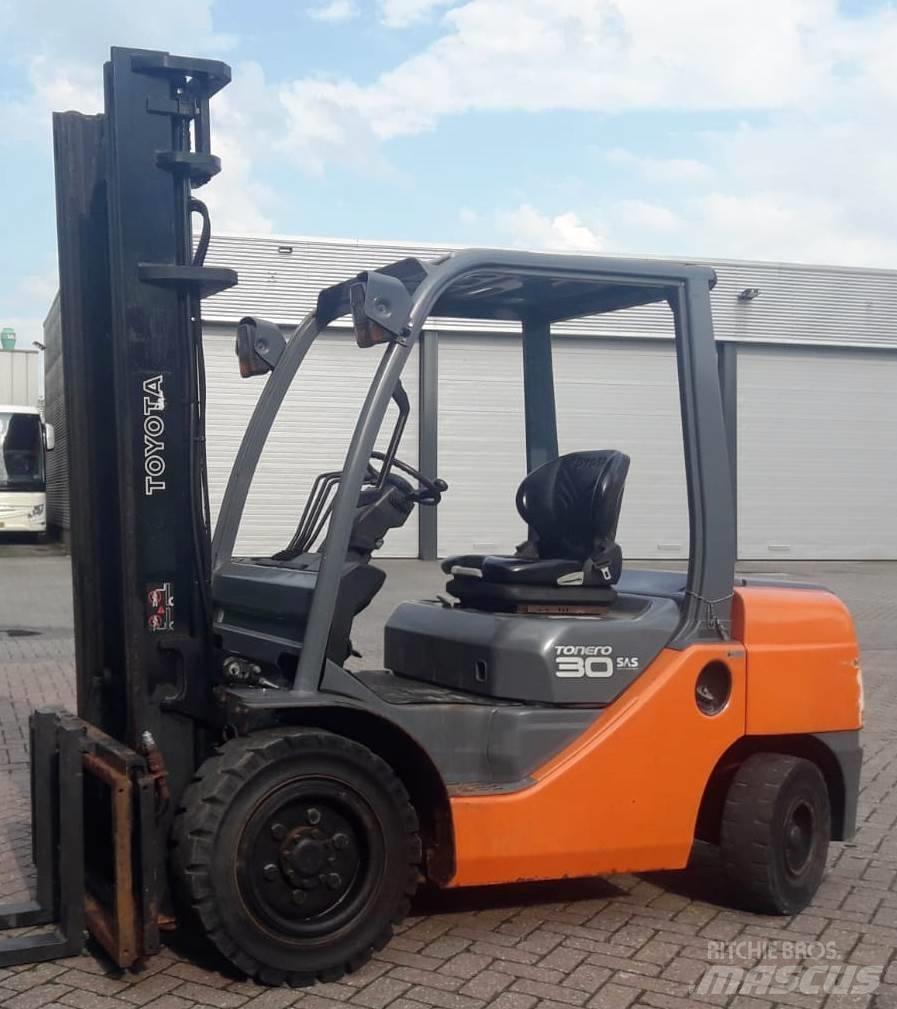 Toyota 8 FD F 30 Dizel forkliftler