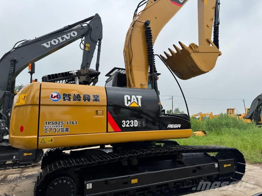 CAT 323D2 Paletli ekskavatörler
