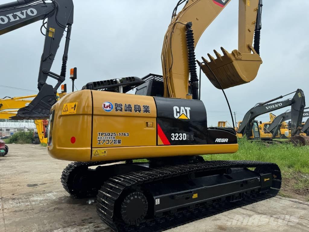 CAT 323D2 Paletli ekskavatörler