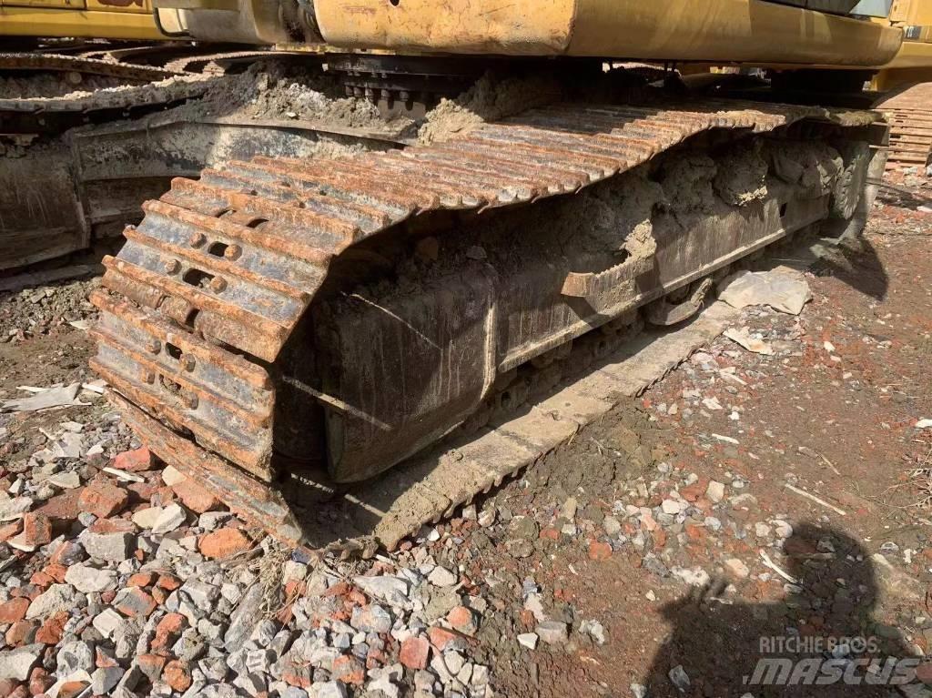 CAT 323D2 Paletli ekskavatörler