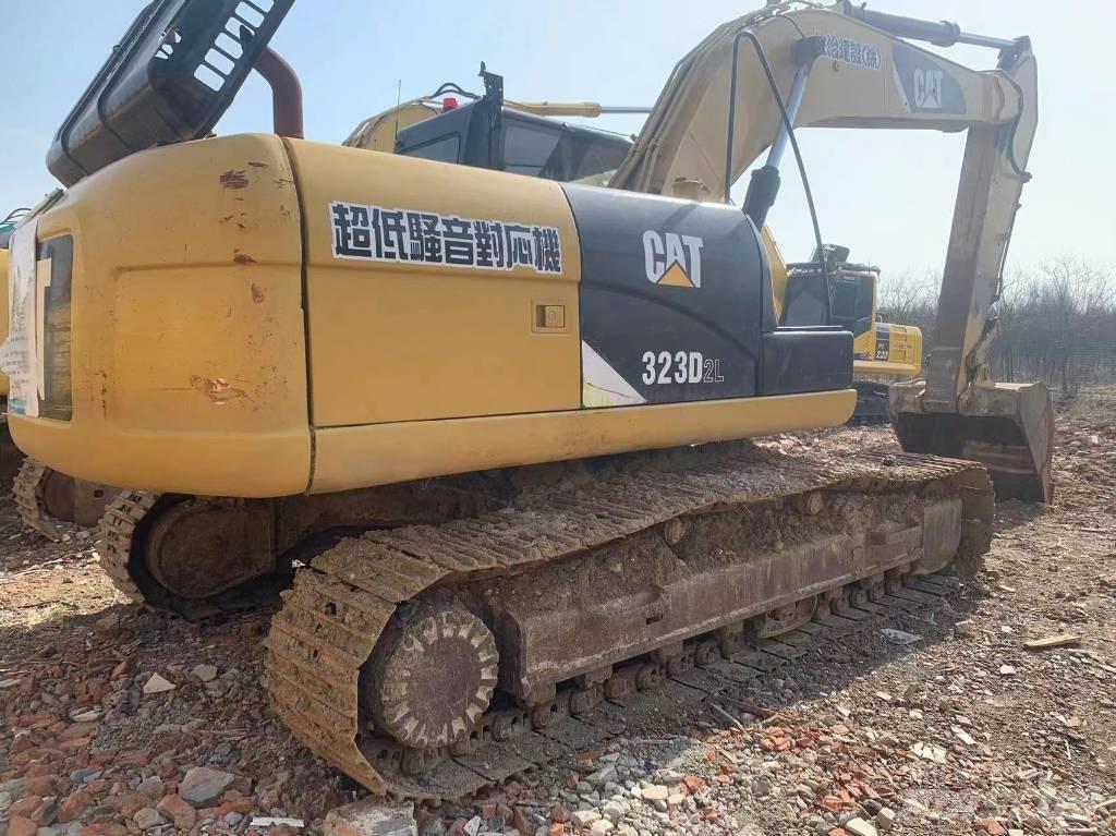 CAT 323D2 Paletli ekskavatörler