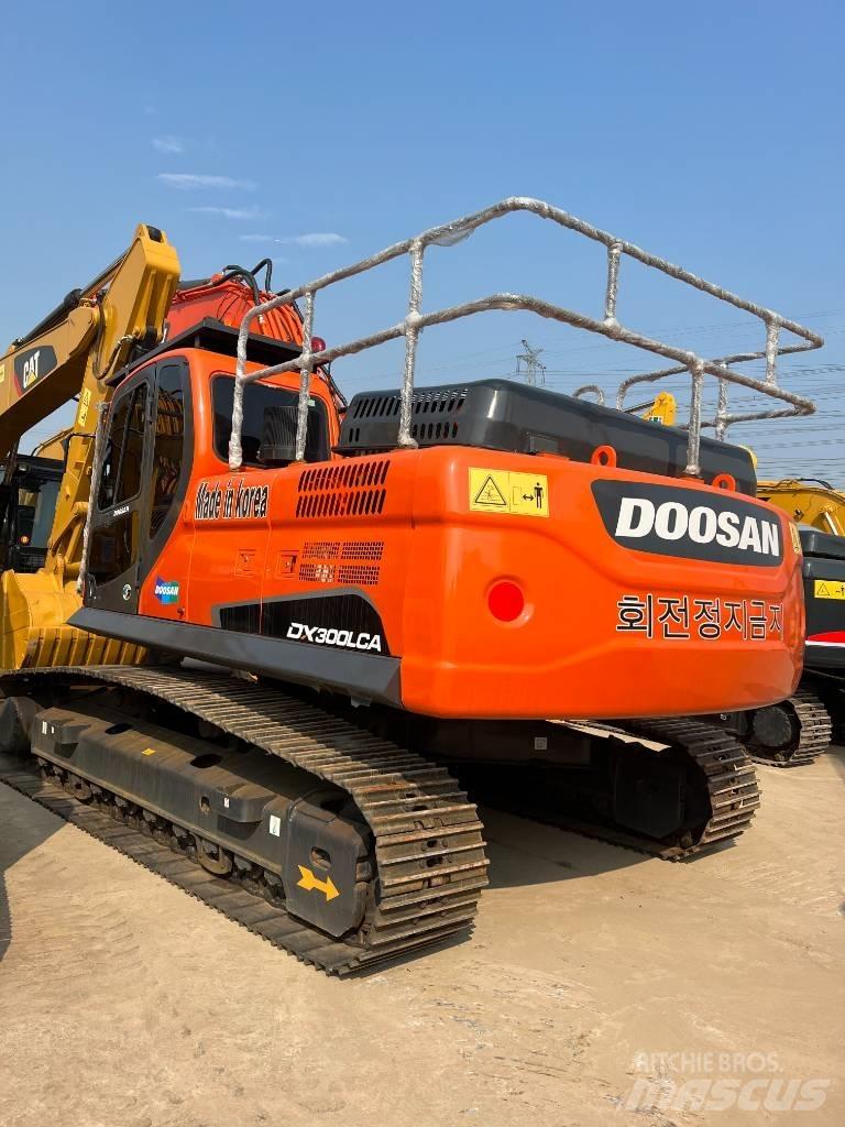Doosan DX300 Lastik tekerli ekskavatörler