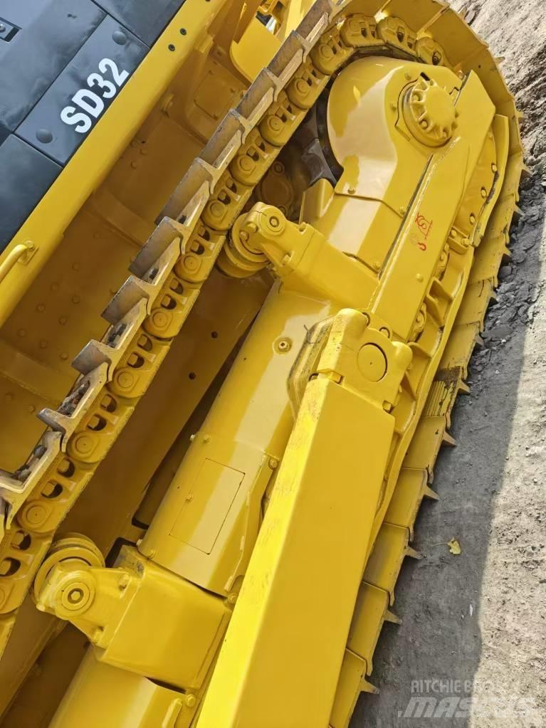 Shantui SD 32 Paletli dozerler