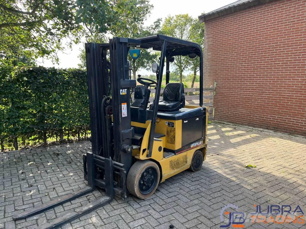CAT EC25N Elektrikli forkliftler