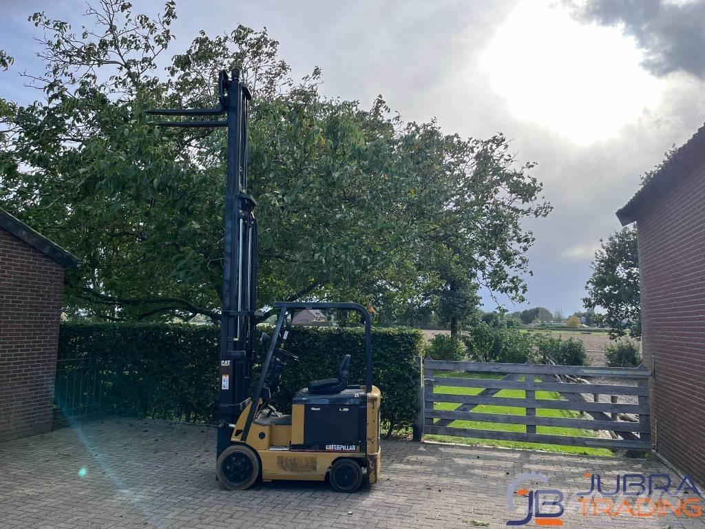 CAT EC25N Elektrikli forkliftler