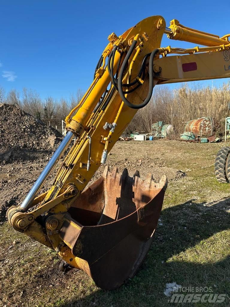 Liebherr 902 Lastik tekerli ekskavatörler