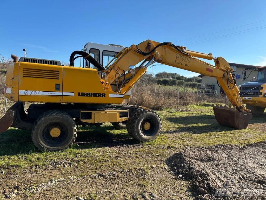 Liebherr 902 Lastik tekerli ekskavatörler