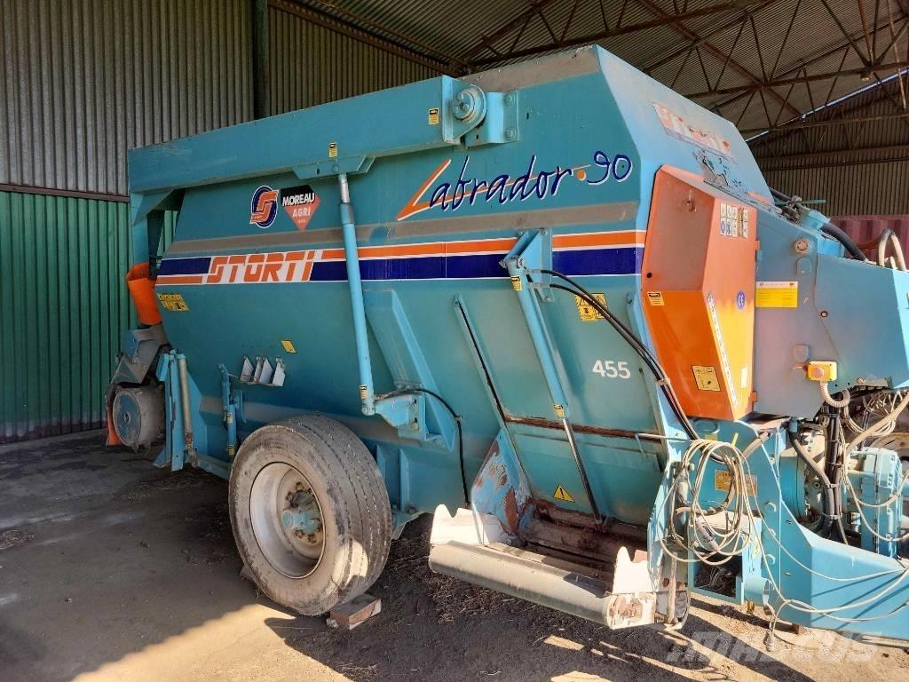 Storti Labrador 9 Mikser besleyiciler